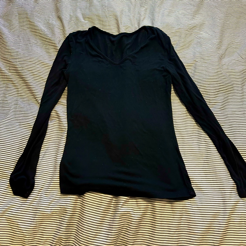 Black long sleeve v neck tee